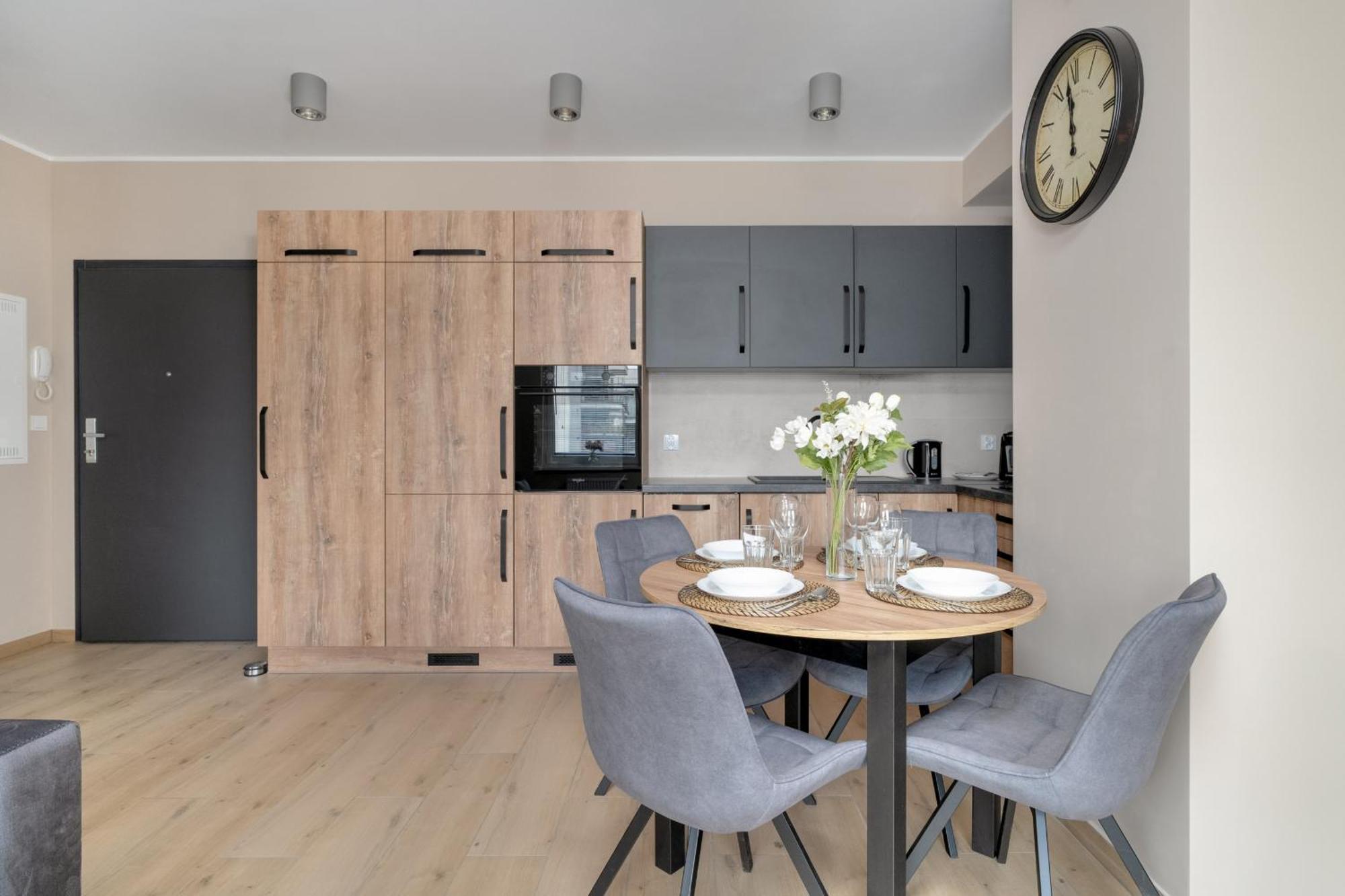 Cosy And Bright Apartment With Parking In Poznan By Noclegi Renters Exteriér fotografie